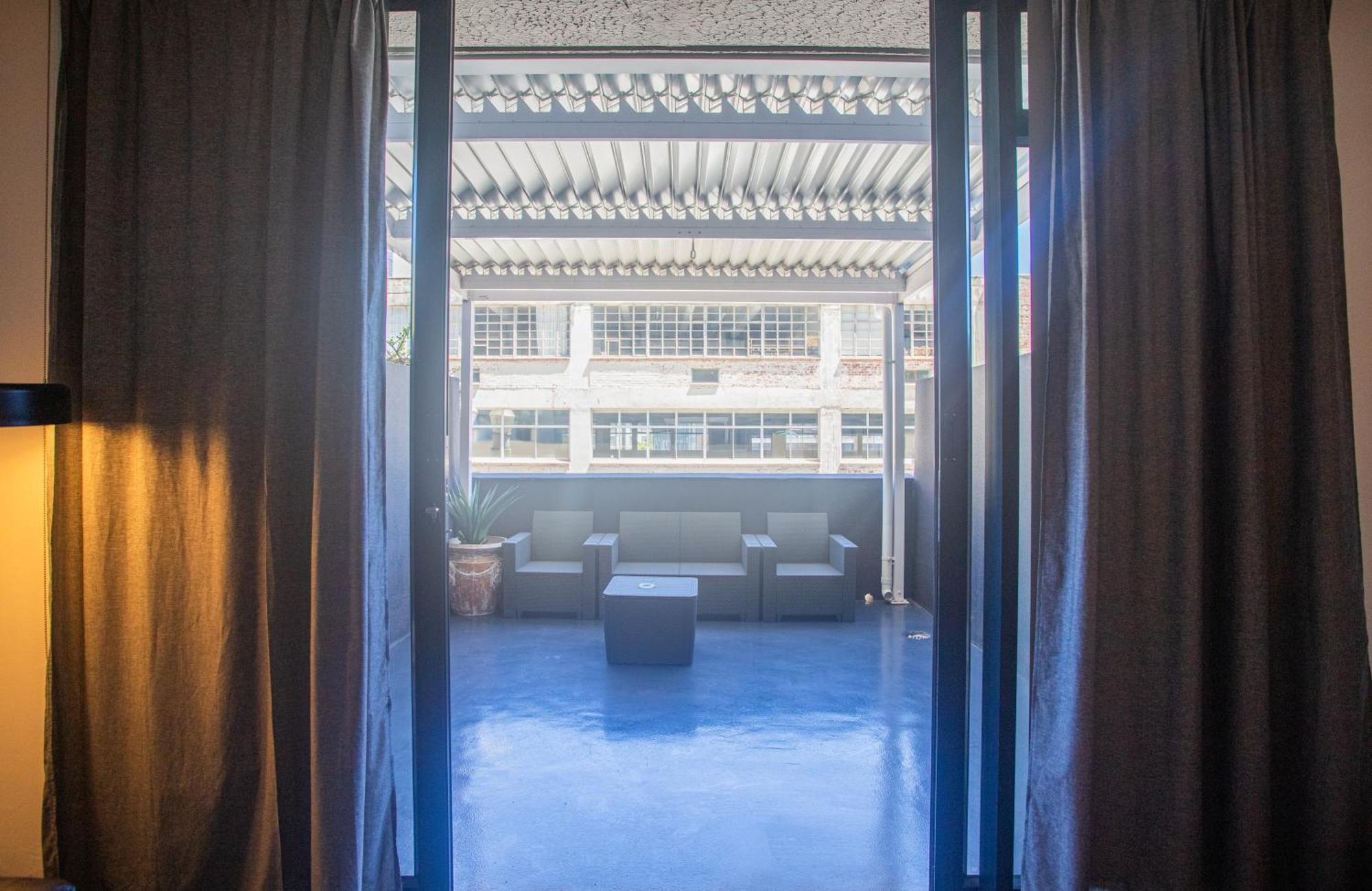 Four Seasons - Stunning In The Heart Of Town! Apartment
