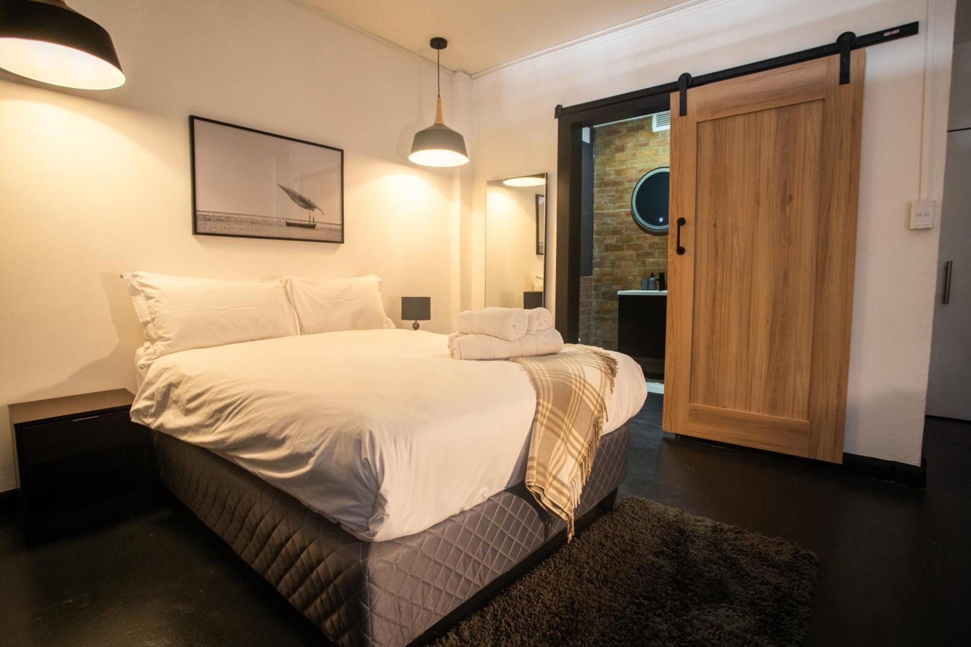Four Seasons - Stunning In The Heart Of Town! Cape Town