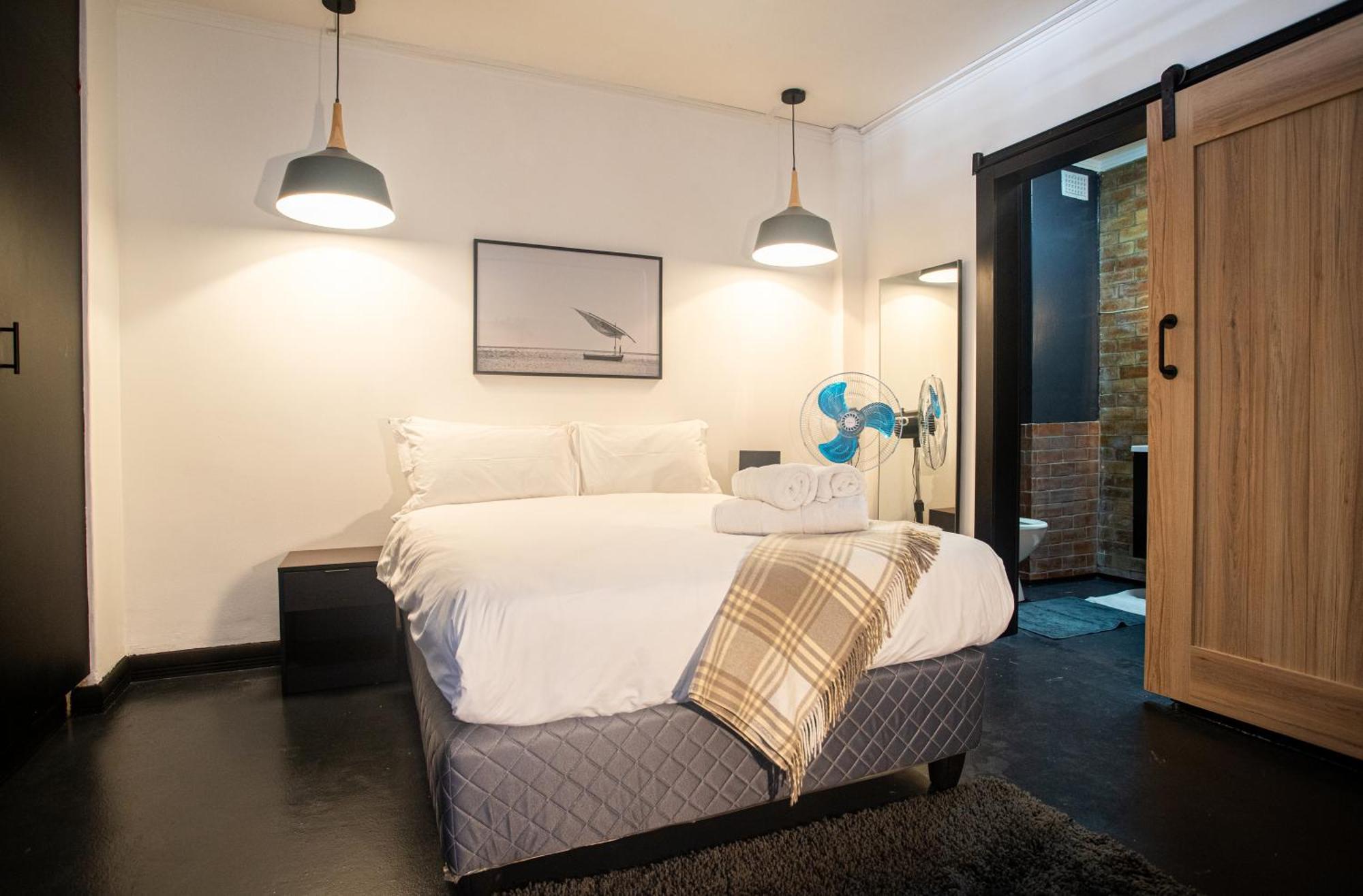 Four Seasons - Stunning In The Heart Of Town! Apartment *