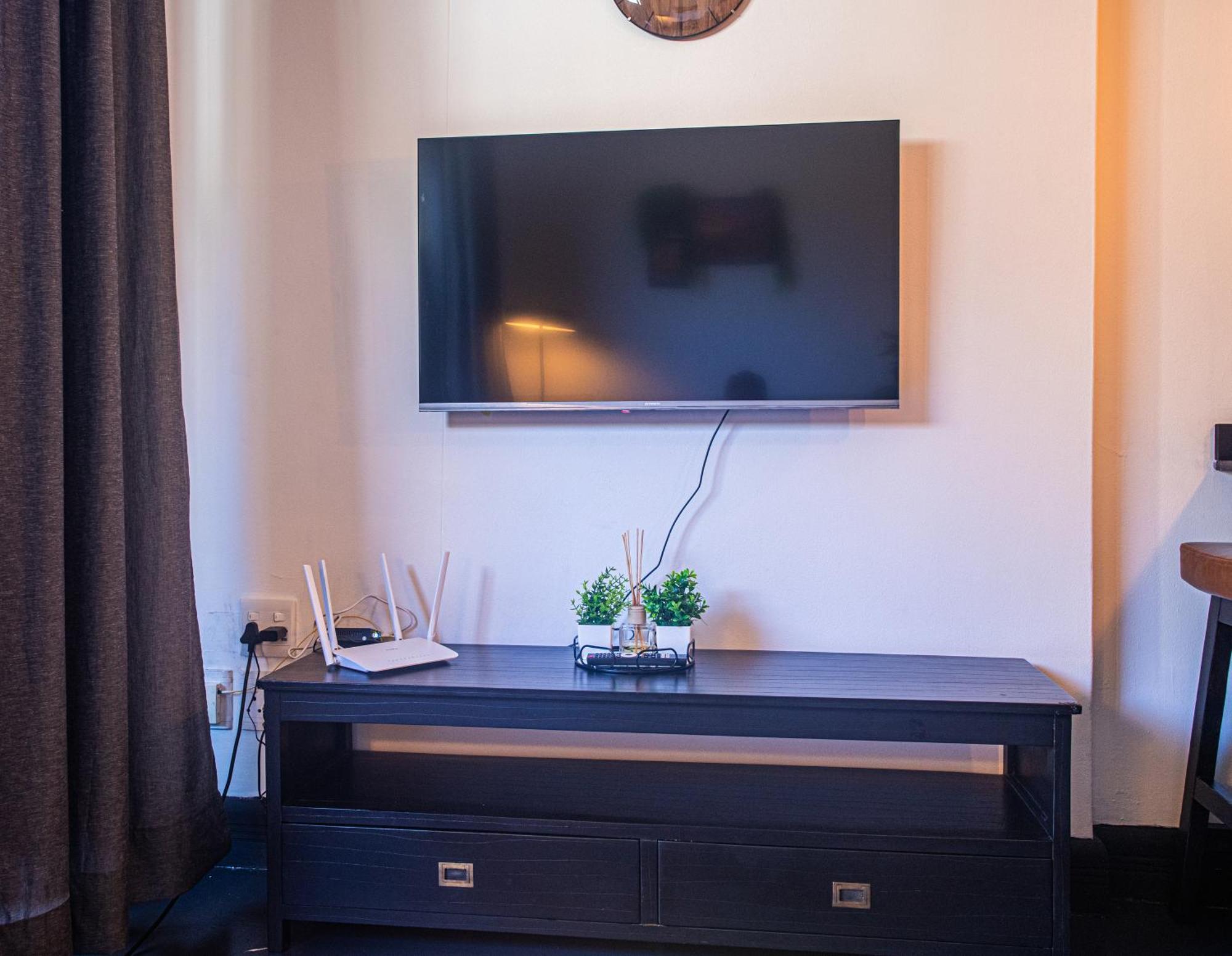 Apartment Four Seasons - Stunning In The Heart Of Town! *